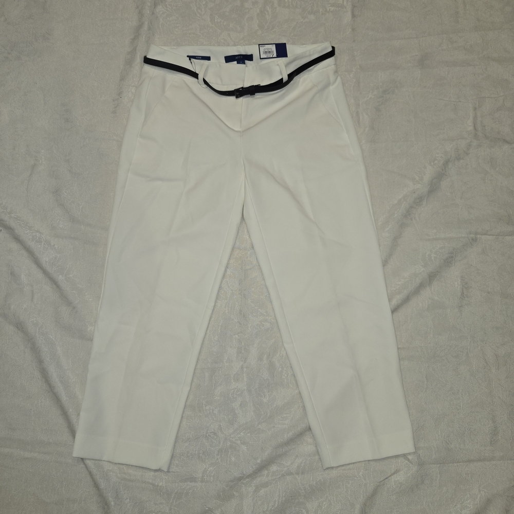 Women's Straight Leg White Capri With Black Belt